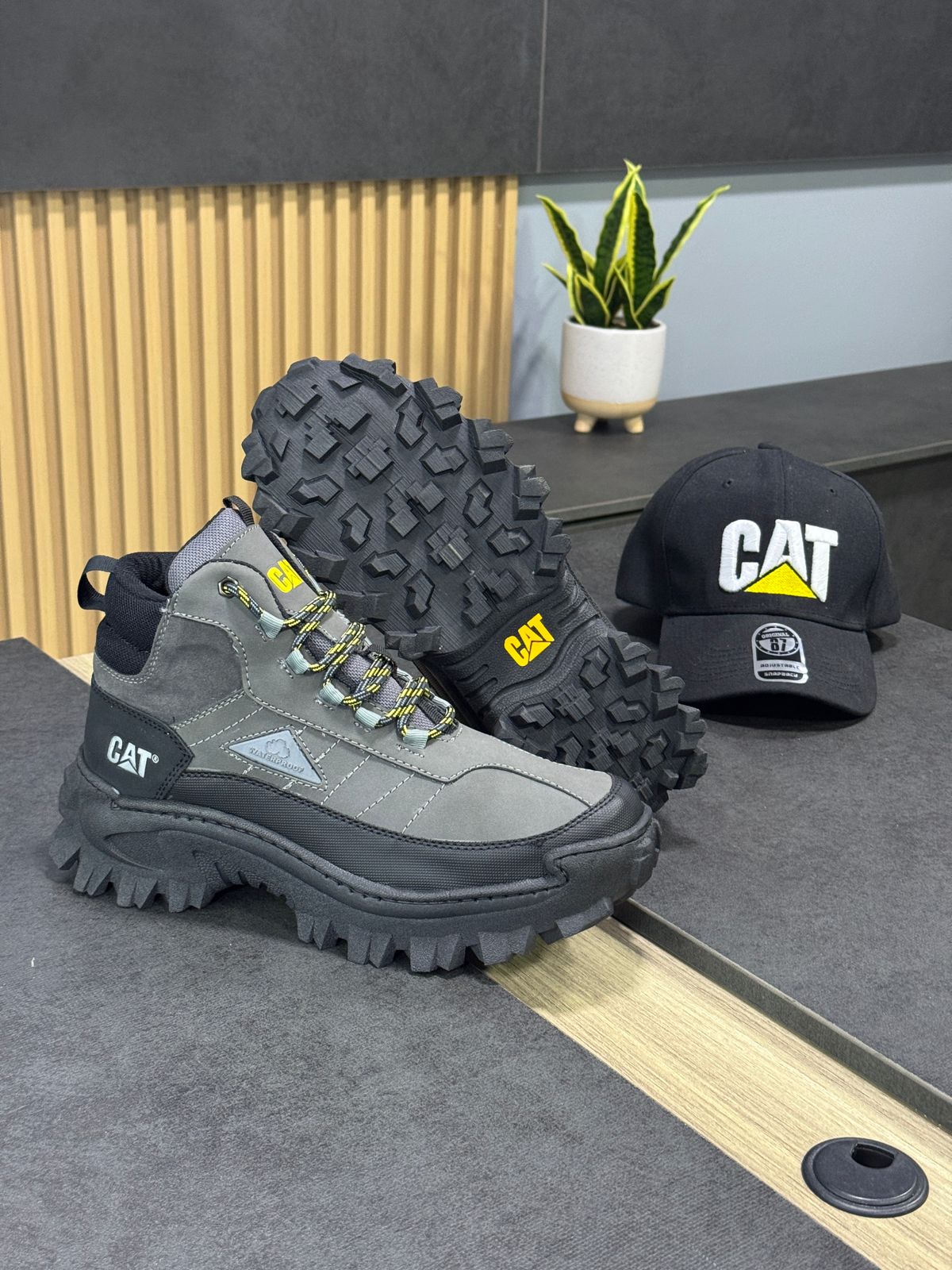 COMBO BOTAS CATERPILLAR + GORRA