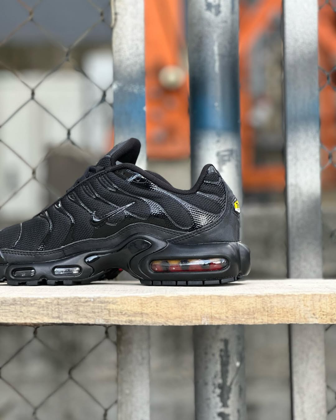 NIKE AIR MAX PLUS TN BLACK