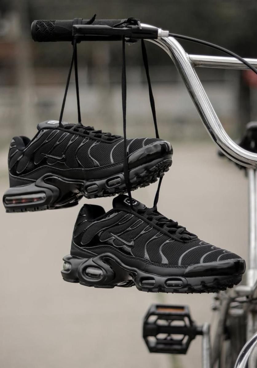NIKE AIR MAX PLUS TN BLACK